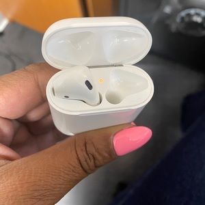 Left ear Apple air pod